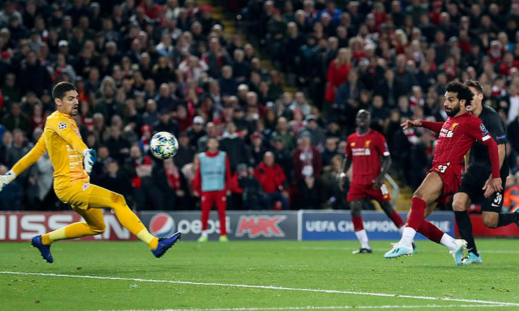 Cú chích bóng của Salah mang về ba điểm cho Liverpool. Ảnh: DM. Barca ngược dòng may mắn trước Inter, Liverpool có 3 điểm