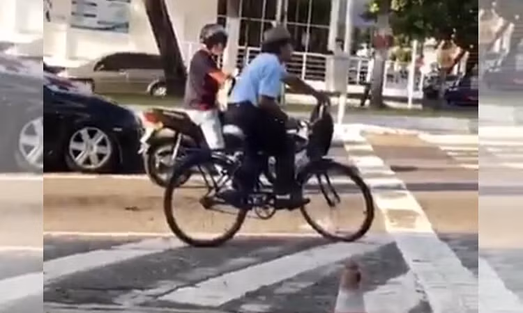 Màn khiêu vũ đầy thần thái của bé gái