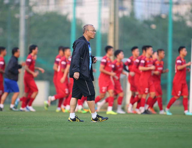 Chờ đợi HLV Park Hang Seo chốt danh sách 23 cầu thủ đấu Malaysia