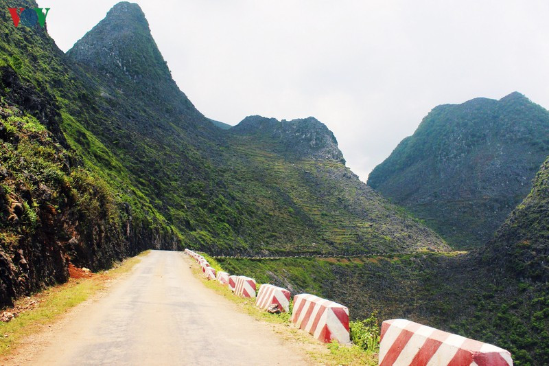 Khung cảnh núi non hùng vĩ trên đèo Mã Pì Lèng ở Hà Giang