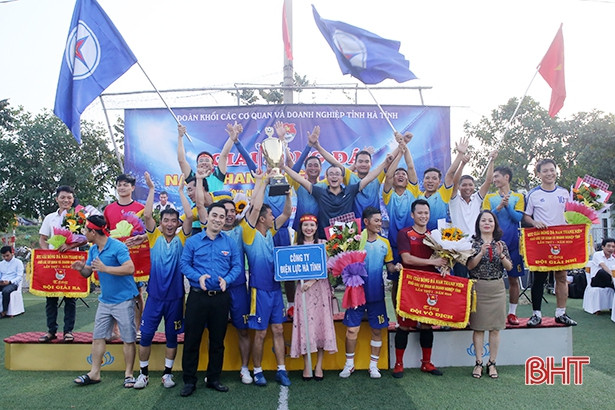 Điện lực Hà Tĩnh vô địch giải bóng đá nam khối cơ quan & doanh nghiệp