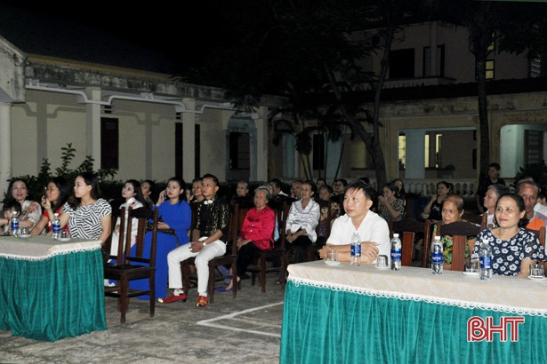 Xúc động đêm nhạc yêu thương “Nơi ấy con tìm về”