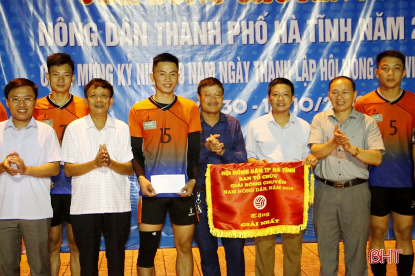Phường Trần Phú vô địch giải bóng chuyền nam Hội Nông dân Thành phố Hà Tĩnh