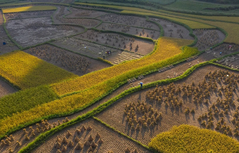 Thác Bản Giốc kỳ vĩ hóa dải lụa trắng mơ màng vắt sang thu