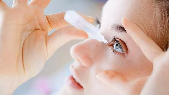 Những sai lầm dẫn đến khô mắt mà bạn không nhận ra