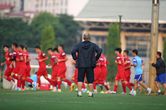 Chờ đợi HLV Park Hang Seo chốt danh sách 23 cầu thủ đấu Malaysia