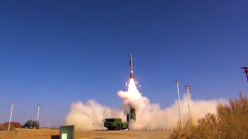 Trước cuộc duyệt binh, lực lượng tên lửa chiến lược Trung Quốc đã công bố hình ảnh thử nghiệm loại vũ khí mới tương tự DF-100. Một số chuyên gia quân sự cho rằng DF-100 mang tên lửa chống hạm siêu thanh HD-1 từng được tiết lộ tại triển lãm hàng không quốc tế Chu Hải 2018. Ảnh: Twitter/Dafeng Cao. Những vũ khí Trung Quốc lần đầu công khai tại duyệt binh 70 năm