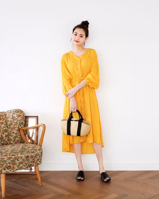 Điệu đà váy áo màu nổi cho mùa thu