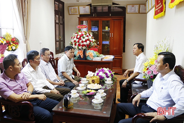 Lãnh đạo tỉnh chúc mừng Ngày Quốc tế Người cao tuổi