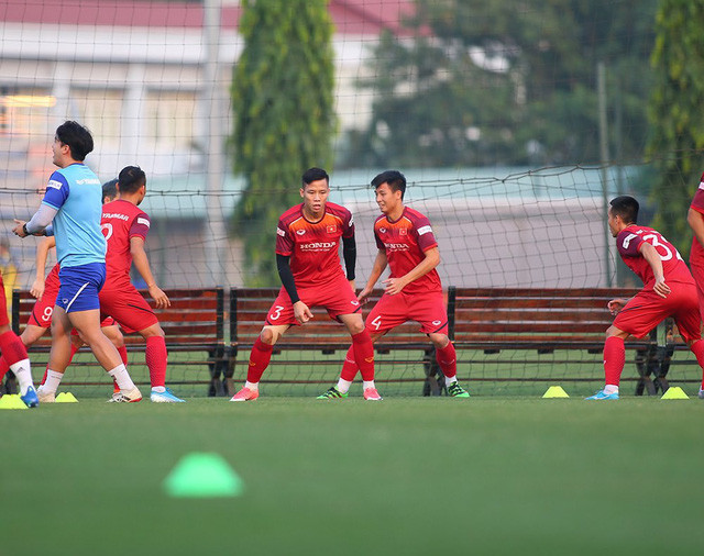 Chờ đợi HLV Park Hang Seo chốt danh sách 23 cầu thủ đấu Malaysia