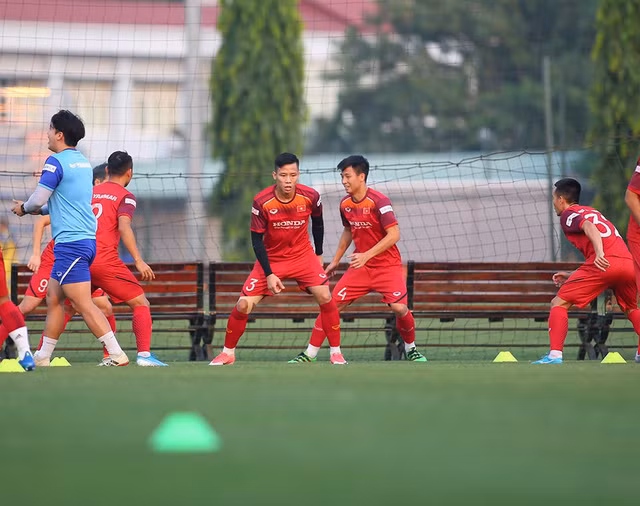 Chờ đợi HLV Park Hang Seo chốt danh sách 23 cầu thủ đấu Malaysia