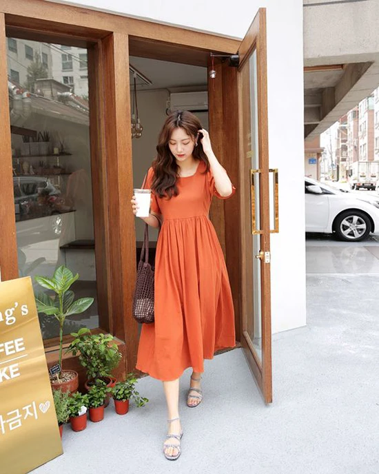 Điệu đà váy áo màu nổi cho mùa thu