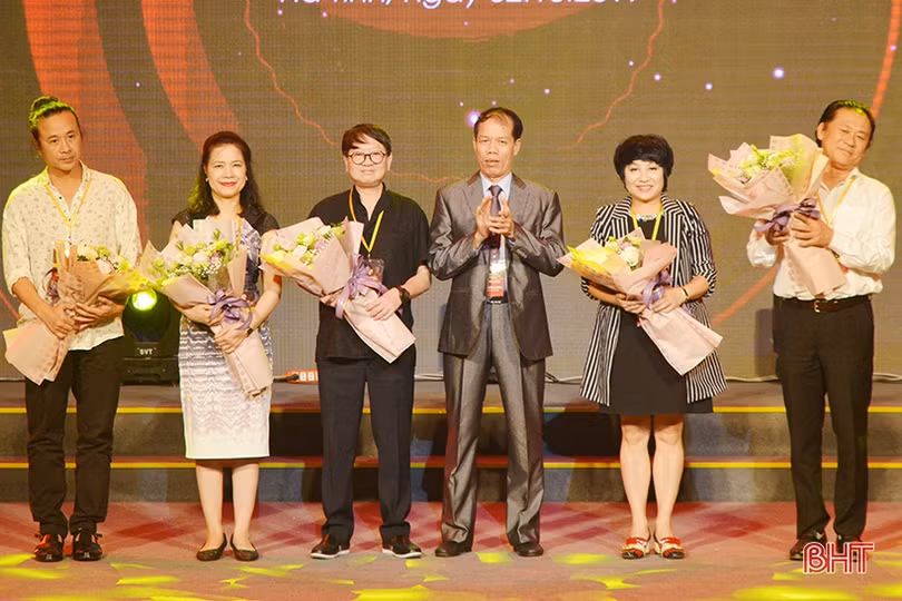 Hơn 1.000 HSSV tham gia Hội diễn Văn nghệ các cơ sở giáo dục nghề nghiệp toàn quốc tại Hà Tĩnh