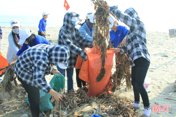 Thanh niên các địa phương ra quân “Làm cho thế giới sạch hơn”