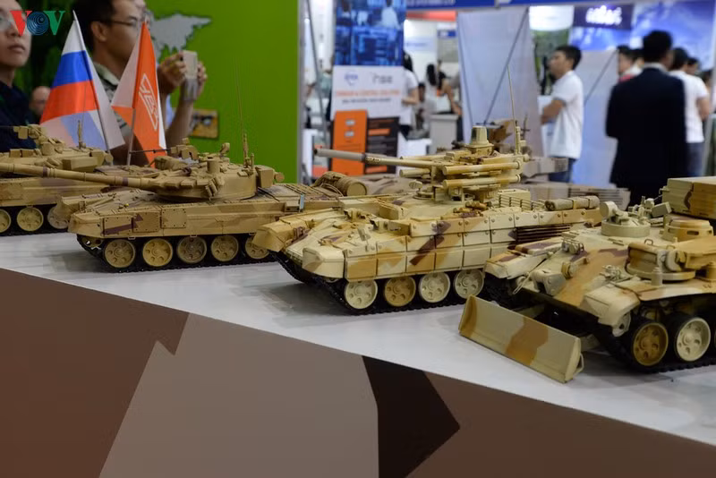 Vũ khí hiện đại nước ngoài tại triển lãm quốc phòng - an ninh ở Hà Nội