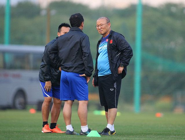 Chờ đợi HLV Park Hang Seo chốt danh sách 23 cầu thủ đấu Malaysia