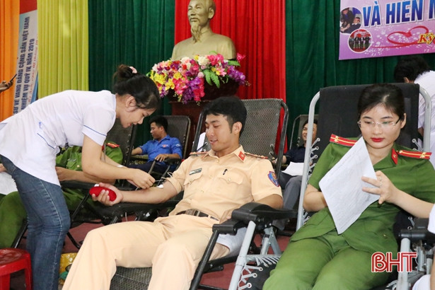 Kỳ Anh: 500 người tham gia hiến máu tình nguyện