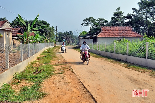 Xã miền núi Hà Tĩnh hỗ trợ người dân 600 triệu đồng làm hàng rào nông thôn mới