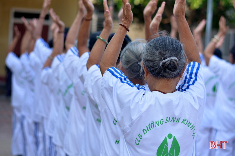 Người già TX Kỳ Anh vui khỏe với thể dục dưỡng sinh