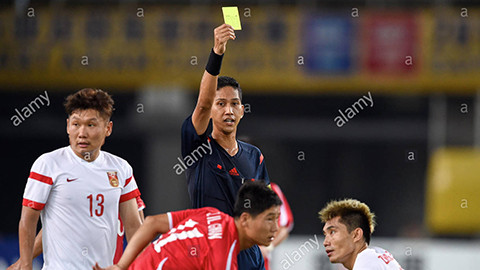 Sau án treo còi, V.League sẽ có 2 trọng tài ngoại thổi trận cầu đinh