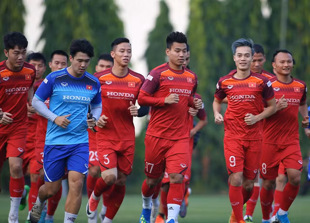 Chờ đợi HLV Park Hang Seo chốt danh sách 23 cầu thủ đấu Malaysia