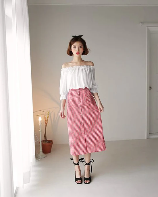 Điệu đà váy áo màu nổi cho mùa thu