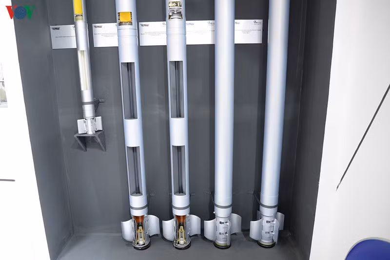 Vũ khí hiện đại nước ngoài tại triển lãm quốc phòng - an ninh ở Hà Nội