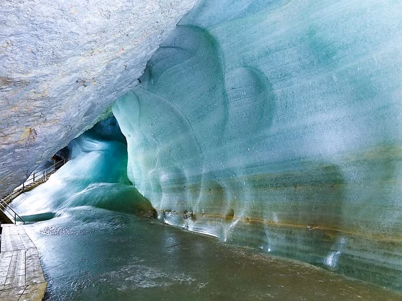 Bí ẩn hang động băng giá lớn nhất thế giới