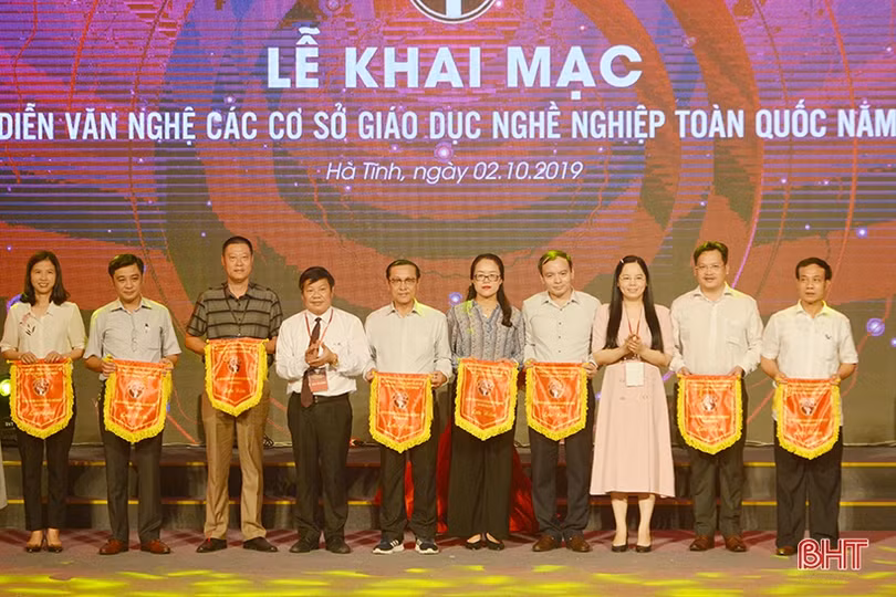 Hơn 1.000 HSSV tham gia Hội diễn Văn nghệ các cơ sở giáo dục nghề nghiệp toàn quốc tại Hà Tĩnh