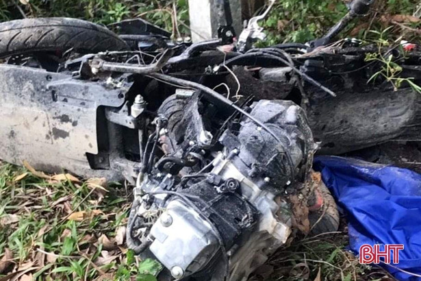 Xe máy va chạm với xe bán tải, 2 vợ chồng trẻ ở Kỳ Anh tử vong tại chỗ