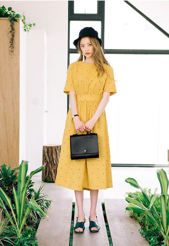 Điệu đà váy áo màu nổi cho mùa thu