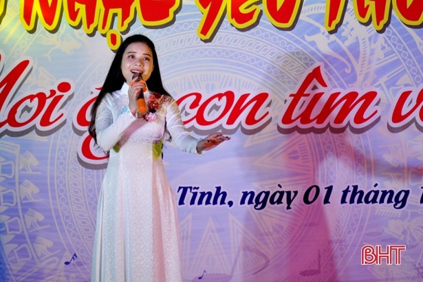 Xúc động đêm nhạc yêu thương “Nơi ấy con tìm về”