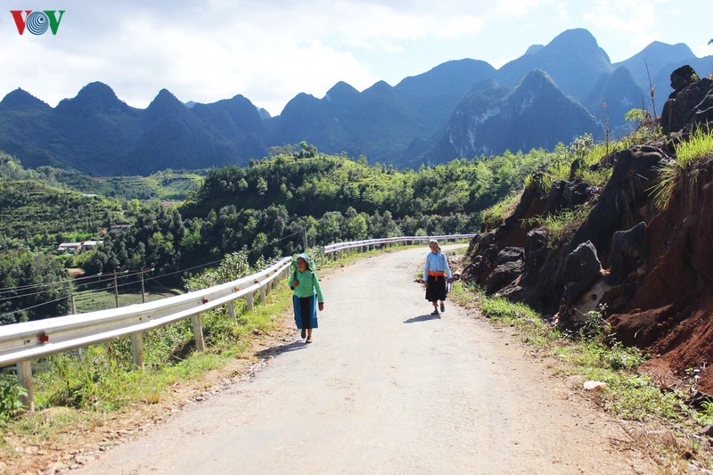 Khung cảnh núi non hùng vĩ trên đèo Mã Pì Lèng ở Hà Giang