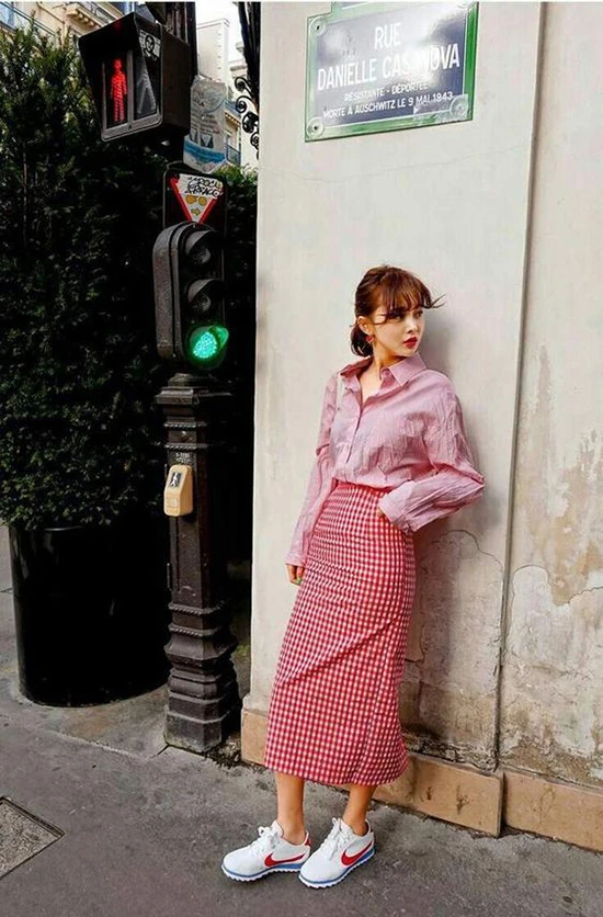 Điệu đà váy áo màu nổi cho mùa thu