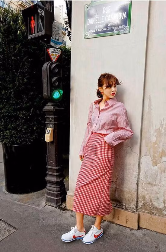 Điệu đà váy áo màu nổi cho mùa thu