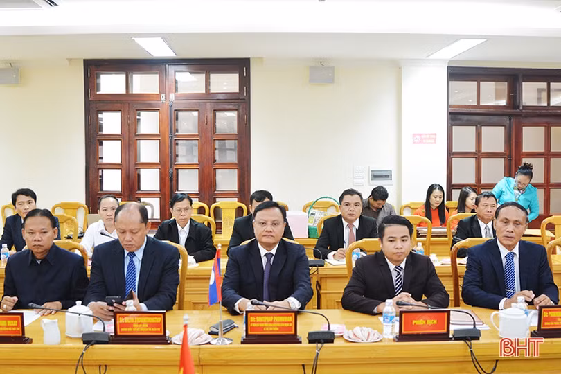 Hà Tĩnh đón nhận Huân chương Lao động hạng I của nước CHDCND Lào