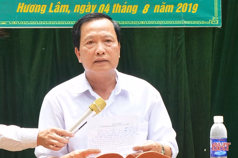 Khánh thành cầu Cây Vải và trao quà gia đình hoàn cảnh khó khăn ở Hương Lâm