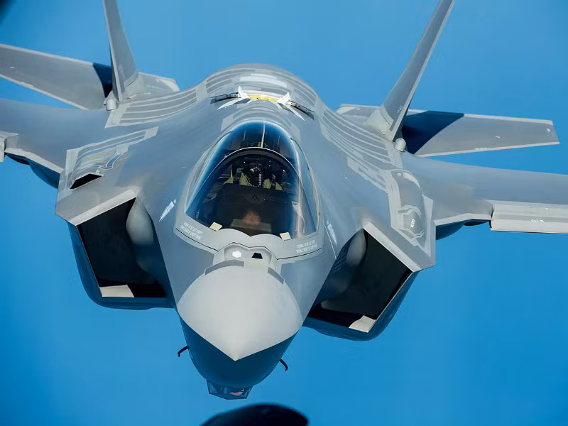 Điểm danh 10 máy bay quân sự đắt giá nhất thế giới