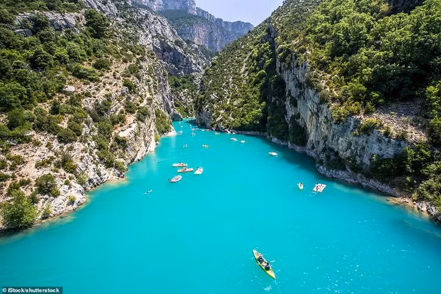 Điểm đến nào của Việt Nam nằm trong top 100 điểm đến của năm 2020?