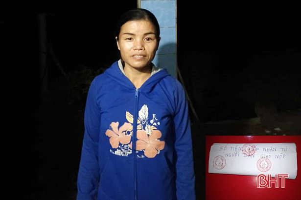 Khen thưởng 2 học sinh nhặt được 14 triệu đồng tìm người trả lại