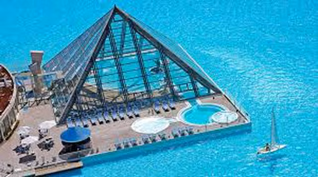 Khám phá bể bơi rộng nhất thế giới đi thuyền buồm để vượt qua