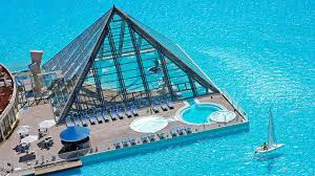 Khám phá bể bơi rộng nhất thế giới đi thuyền buồm để vượt qua