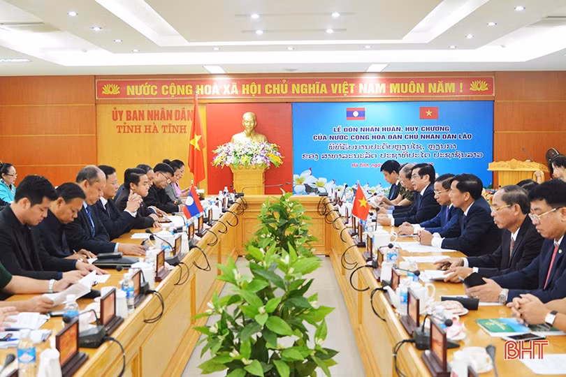 Hà Tĩnh đón nhận Huân chương Lao động hạng I của nước CHDCND Lào