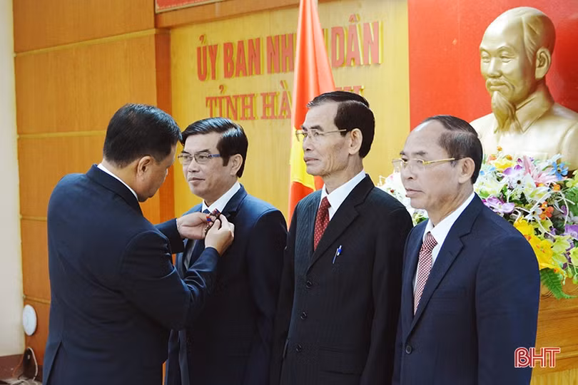 Hà Tĩnh đón nhận Huân chương Lao động hạng I của nước CHDCND Lào