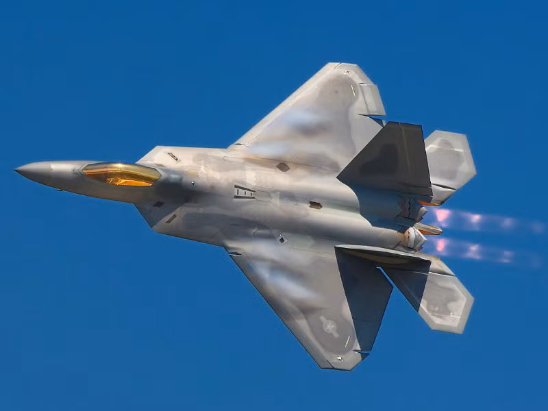 Điểm danh 10 máy bay quân sự đắt giá nhất thế giới