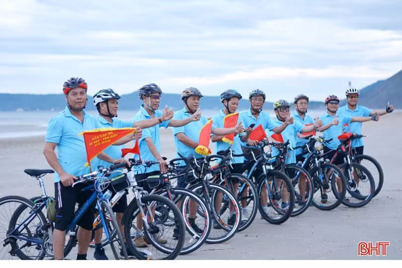 Vui, khỏe với Câu lạc bộ Đạp xe - tắm biển Kỳ Anh