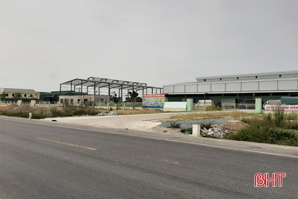 Ẩn họa từ những điểm đấu nối không phép trên tuyến tránh TP. Hà Tĩnh