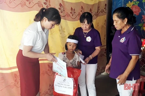 Nhiều phần quà tiếp sức trẻ em Hà Tĩnh đến trường