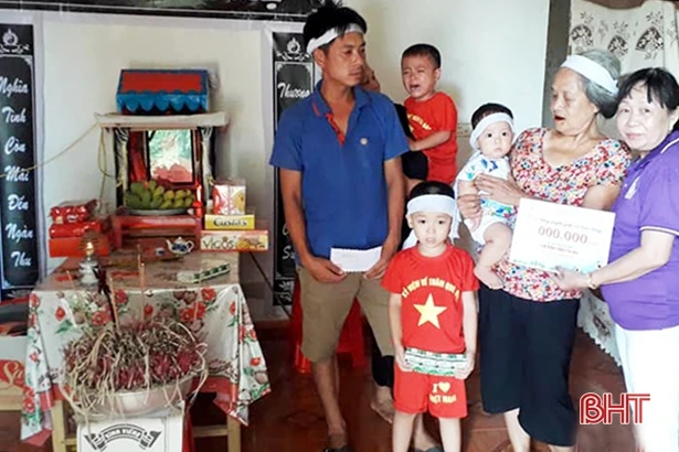 Nhiều phần quà tiếp sức trẻ em Hà Tĩnh đến trường