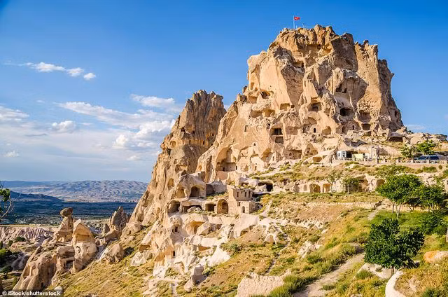 Điểm đến nào của Việt Nam nằm trong top 100 điểm đến của năm 2020?